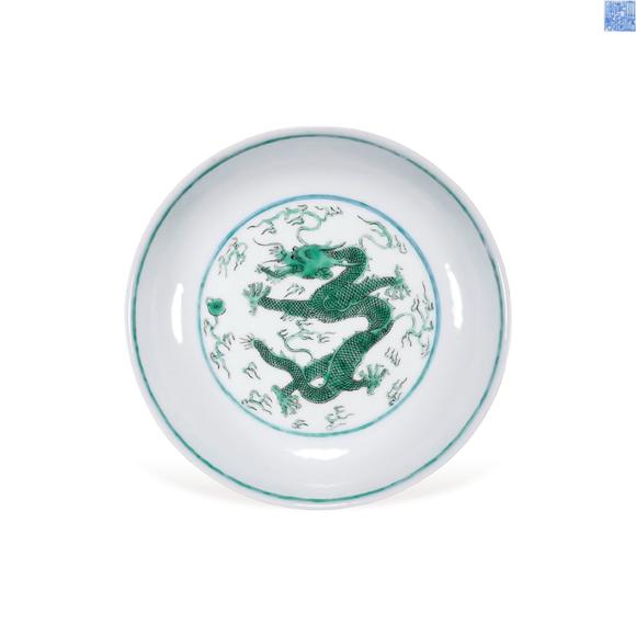 Cascade'sQing gan long white glaze green dragon pattern plate | 清乾隆 白釉綠彩龍紋盤