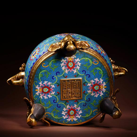 Cascade'sQingganlong copper tire, twisted silk enamel, twined branches, lotus pattern, Taiping, elephant three-legged cover furnace | 清乾隆 銅胎掐絲琺瑯纏枝蓮紋太平有象三足蓋爐