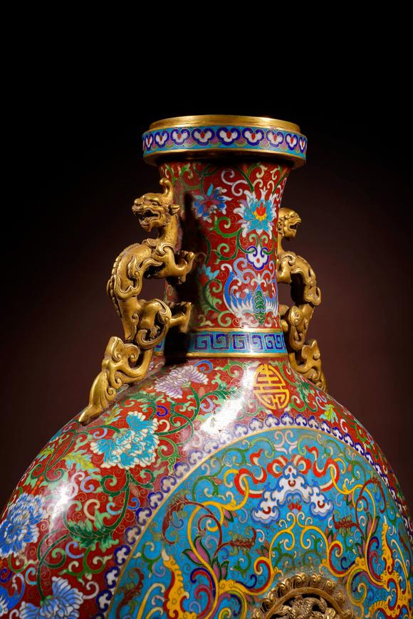 Cascade'sQingganlong copper tire twisted silk enamel Shuanglong ear moon bottle | 清乾隆 銅胎掐絲琺瑯雙龍耳抱月瓶