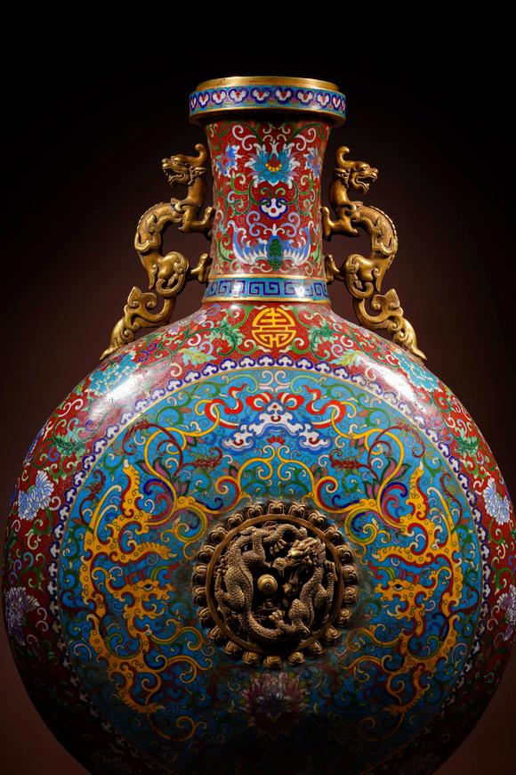 Cascade'sQingganlong copper tire twisted silk enamel Shuanglong ear moon bottle | 清乾隆 銅胎掐絲琺瑯雙龍耳抱月瓶