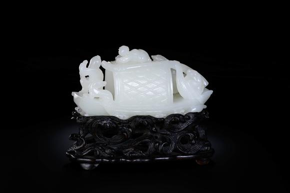 Cascade'sQing Dynasty Hetian Baiyu Fisherman Leyuchuan | 清代 和田白玉漁家樂玉船