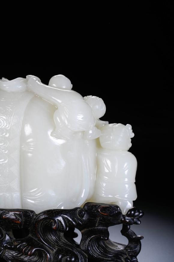 Cascade'sIn Qing Dynasty, there was an elephant boy in Hetian Baiyu Taiping. | 清代 和田白玉太平有象童子