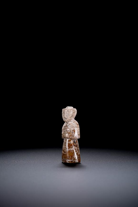 Cascade'sShang Yu's official figurines | 商 玉文官立俑