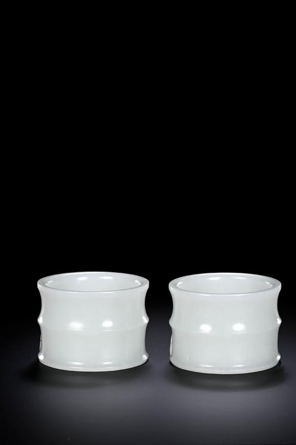 Cascade'sA pair of Hetian jade bamboo wine glasses in Qing Dynasty | 清代 和田玉竹節(jié)酒杯一對(duì)