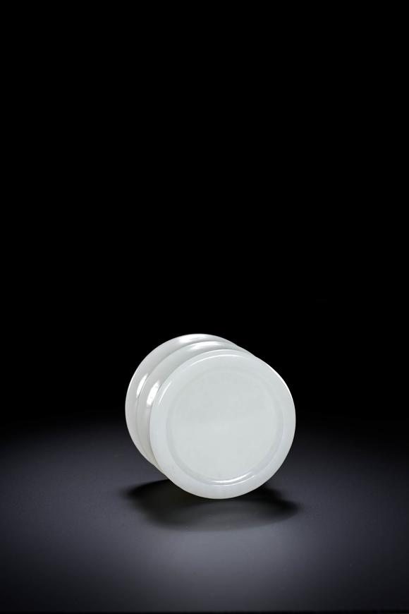 Cascade'sA pair of Hetian jade bamboo wine glasses in Qing Dynasty | 清代 和田玉竹節(jié)酒杯一對(duì)