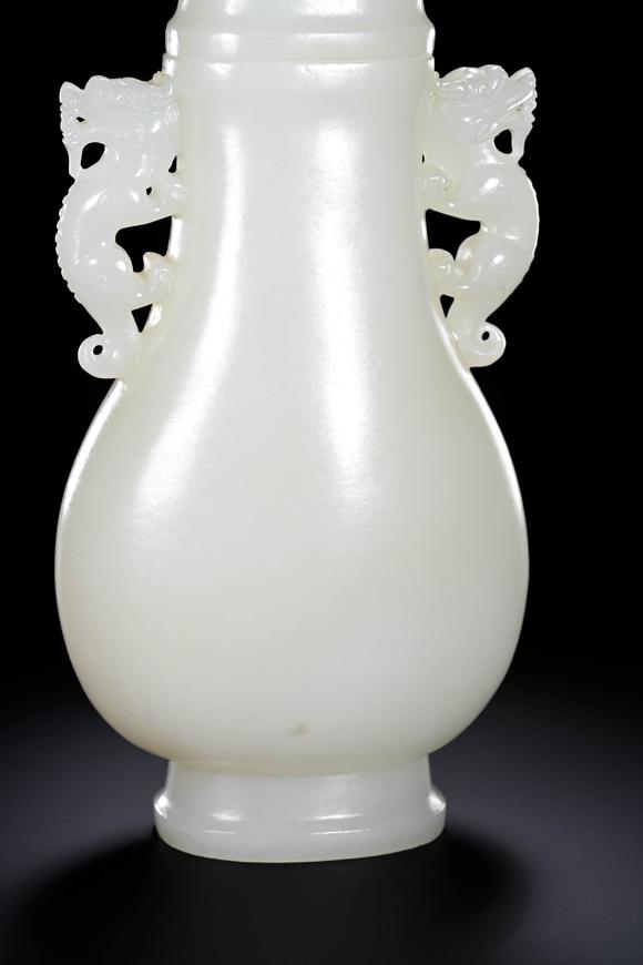 Cascade'sQing Dynasty Hetian Jade Shuanglong Ear Cap Bottle | 清代 和田玉雙龍耳蓋瓶