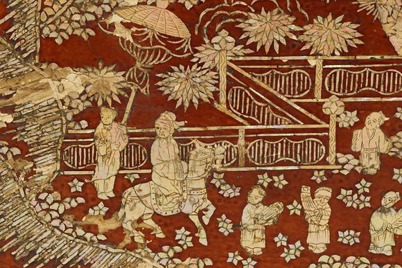 京都祇園會拍賣明代 朱漆嵌螺鈿人物香幾 日本桐箱附