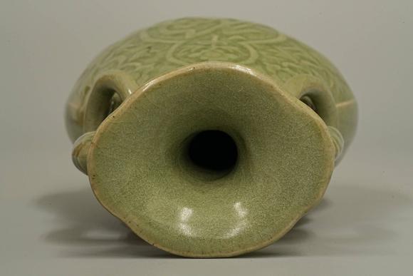 京都祇園會(huì)拍賣(mài)明代 龍泉窯雙象游環(huán)耳福壽葫蘆瓶花入 日本桐箱附 本物保證