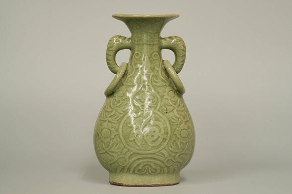 京都祇園會(huì)拍賣(mài)明代 龍泉窯雙象游環(huán)耳福壽葫蘆瓶花入 日本桐箱附 本物保證