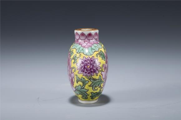 Eden Fine Antiques Galleries LLCQING FAMILLE ROSE LOTUS SNUFF BOTTLE