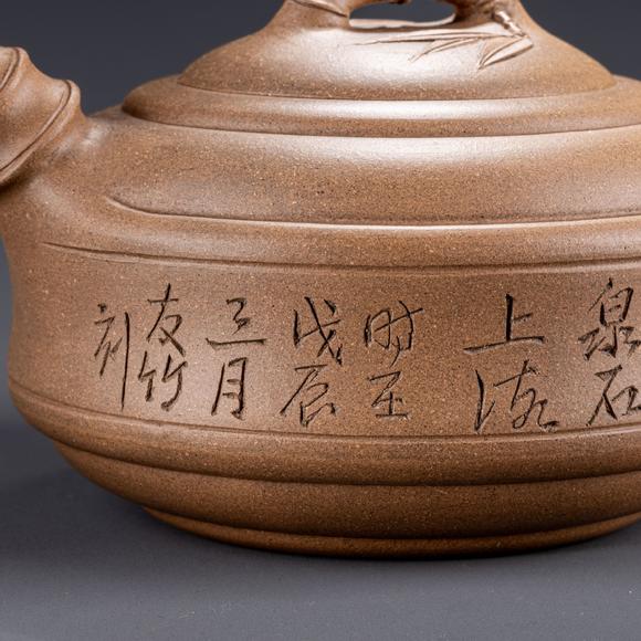 大阪美術(shù)商會(huì)愷大製 友竹刻段泥雙線竹鼓急須