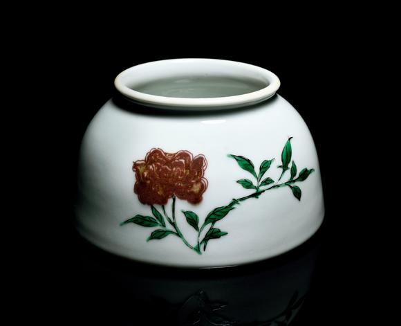 華藝國際清康熙  臧窯五彩釉里紅折枝花馬蹄尊