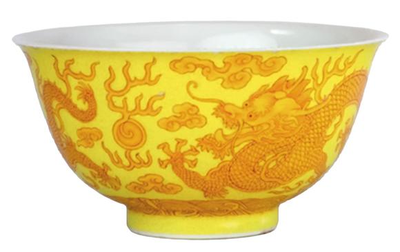 華藝國際清乾隆  檸檬黃釉洋彩云龍趕珠紋碗（孤例）