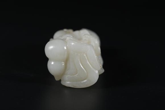 千葉大和和田玉雕劉海戲金蟾形擺件