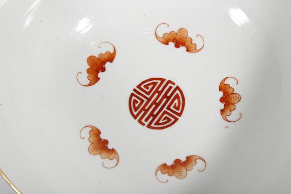 千葉大和外粉彩寶相花紋內(nèi)礬紅五福捧壽紋大碗