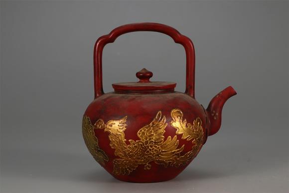 東京國(guó)際拍賣明代 陳用卿 漆器描金鳳紋提梁紫砂壺