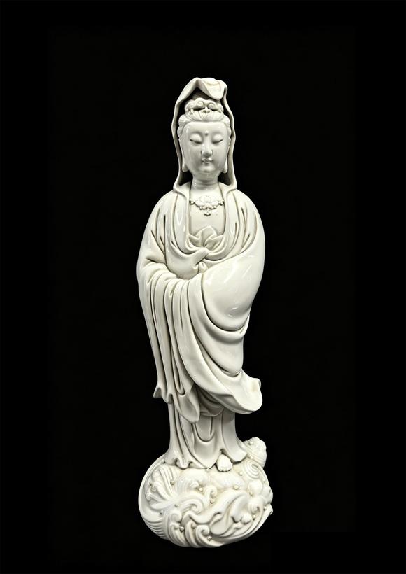 東京國際拍賣明代 何朝宗款 德化窯觀音造像