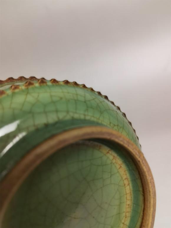 東京國(guó)際拍賣(mài)宋代 龍泉窯梅子釉蓋罐
