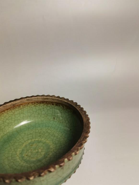 東京國(guó)際拍賣(mài)宋代 龍泉窯梅子釉蓋罐