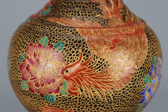 東京國(guó)際拍賣清乾隆 織金琺瑯彩鳳凰紋賞瓶