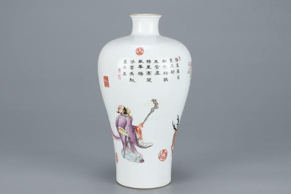 東京國(guó)際拍賣(mài)清乾隆 粉彩人物紋梅瓶