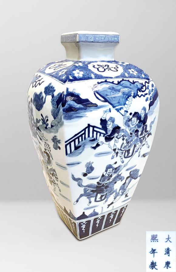 中信國際清  青花戰(zhàn)將圖方瓶