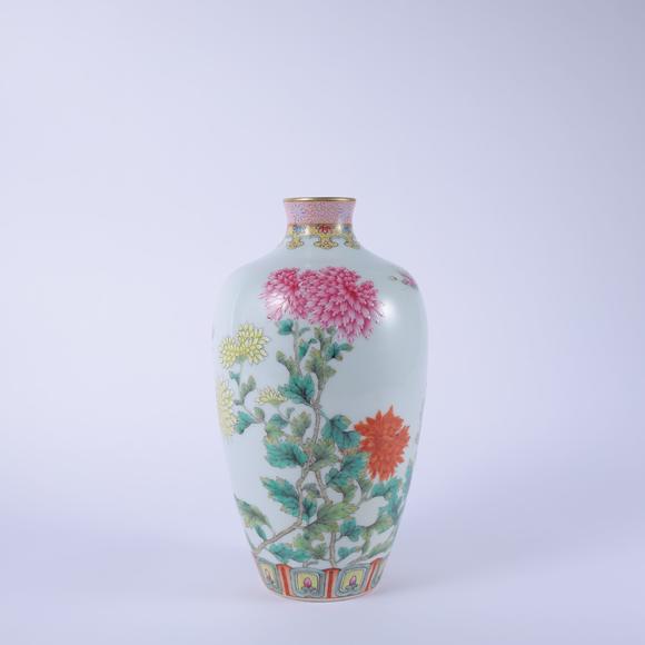 北京嘉翰粉彩花卉紋梅瓶