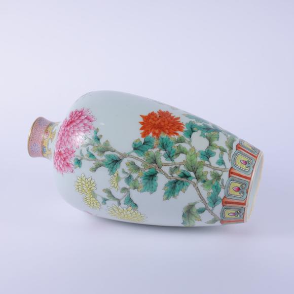 北京嘉翰粉彩花卉紋梅瓶