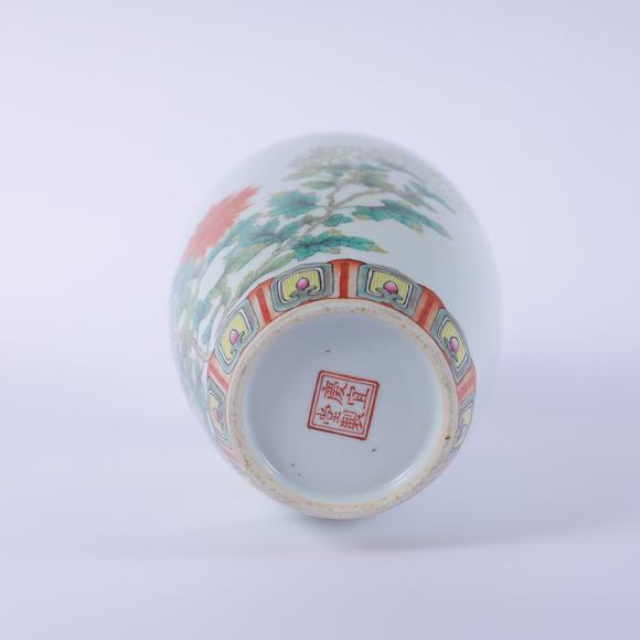 北京嘉翰粉彩花卉紋梅瓶