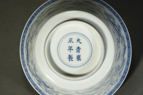 誠璽拍賣清雍正 青花淡描龍紋碗