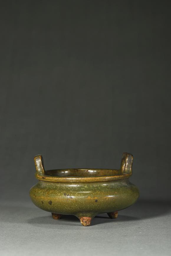 誠(chéng)璽拍賣清中期 茶葉末釉香爐一組兩只