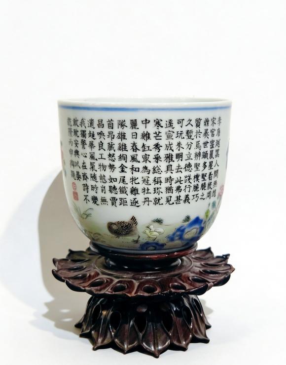 誠(chéng)璽拍賣清乾隆 粉彩御題詩(shī)雞缸杯