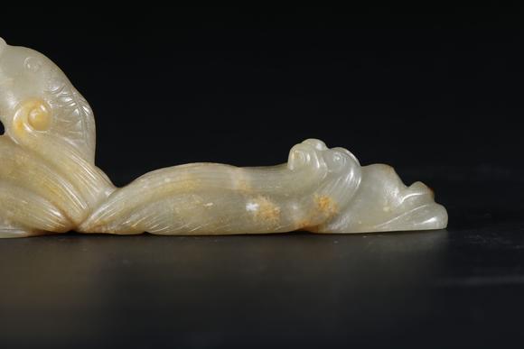 弘楊株式會(huì)社和田玉雕鯉魚打挺形筆架