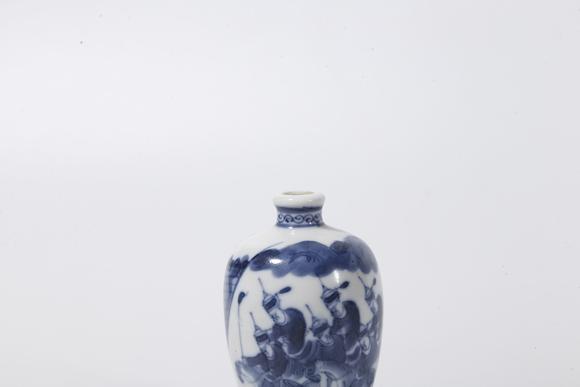 弘楊株式會社青花人物故事鼻煙壺