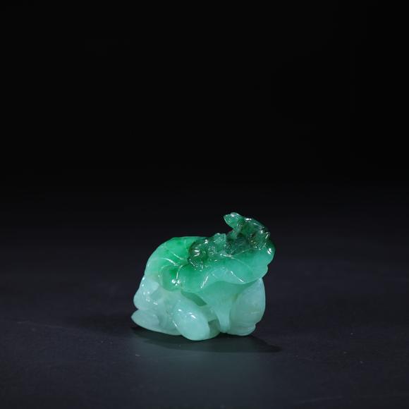 鐮倉美術清 翡翠雕青蛙蓮蓬擺件