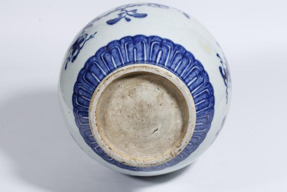 弘楊株式會(huì)社青花福祿壽紋蒜頭瓶