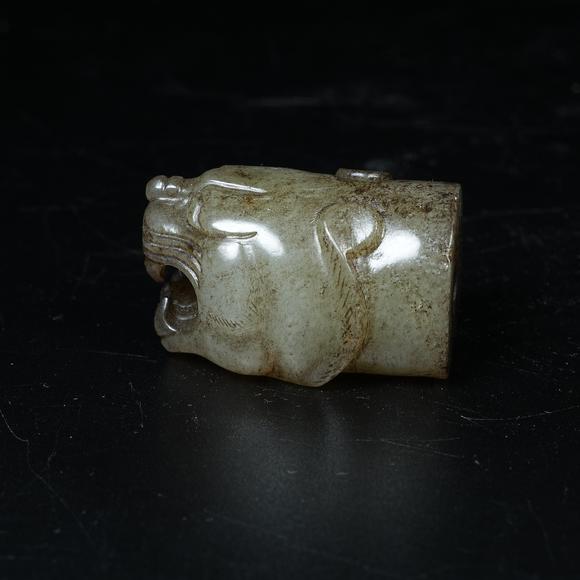 弘楊株式會(huì)社高古玉獸首擺件
