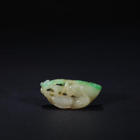 鐮倉(cāng)美術(shù)清 翡翠雕螳螂絲瓜掛件