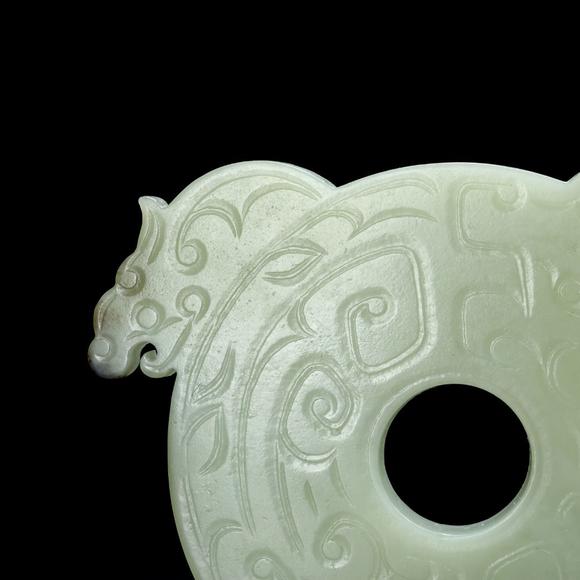 東京蕓術(shù)舊藏雙龍玉璧