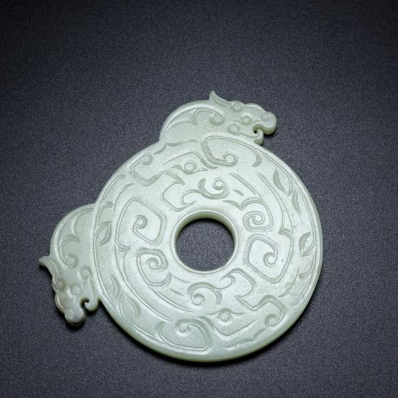 東京蕓術(shù)舊藏雙龍玉璧