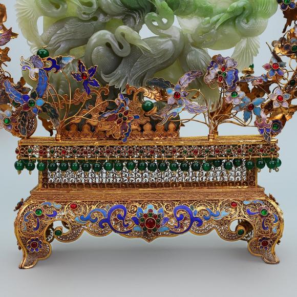 東京蕓術(shù)掐絲鑲嵌和田玉青花鶴擺件
