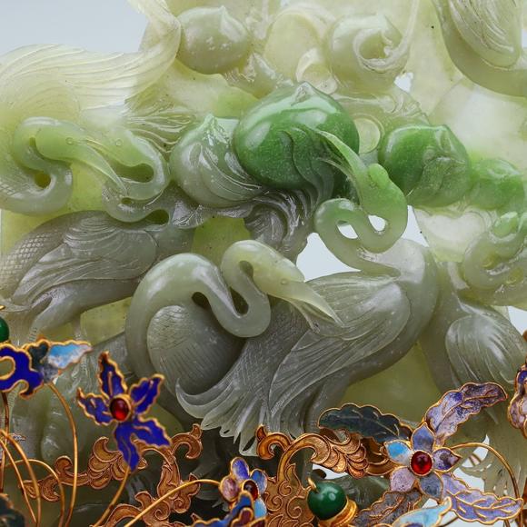 東京蕓術(shù)掐絲鑲嵌和田玉青花鶴擺件