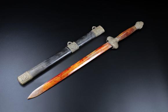 東京蕓術(shù)舊藏和田玉劍帶翹