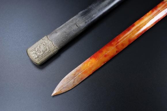 東京蕓術(shù)舊藏和田玉劍帶翹