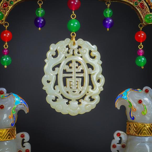 東京蕓術(shù)和田玉精品鳥尊擺件造型獨(dú)特，玉質(zhì)細(xì)膩油潤(rùn)，品相完整