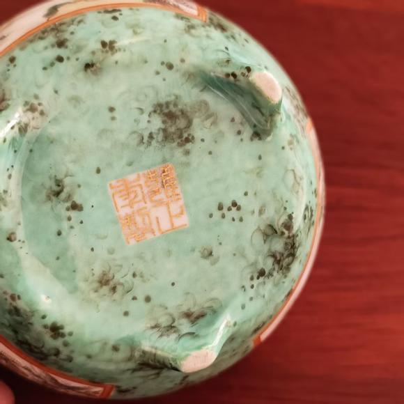 虎符拍賣綠松地開窗粉彩三足爐