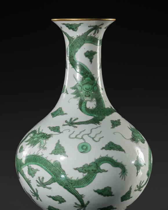 Galerie ZackeAN EXCEPTIONALLY RARE IMPERIAL ‘FIVE DRAGONS' BOTTLE VASE, DAOGUANG MARK AND PERIOD