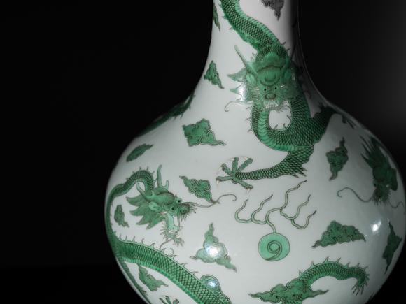Galerie ZackeAN EXCEPTIONALLY RARE IMPERIAL ‘FIVE DRAGONS' BOTTLE VASE, DAOGUANG MARK AND PERIOD