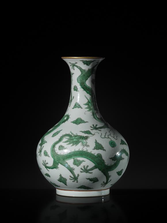 Galerie ZackeAN EXCEPTIONALLY RARE IMPERIAL ‘FIVE DRAGONS' BOTTLE VASE, DAOGUANG MARK AND PERIOD