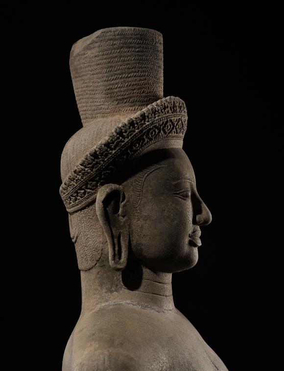 Galerie ZackeA MONUMENTAL (183 CM) SANDSTONE FIGURE OF A DANCING UMA, ANGKOR PERIOD, KOH KER STYLE